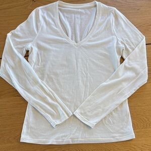 Unbound Merino Women’s Slim Merino Long Sleeve V-Neck